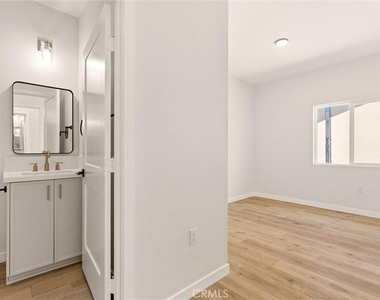2155 Euclid Avenue - Photo Thumbnail 11