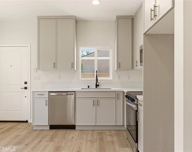 2155 Euclid Avenue - Photo Thumbnail 4