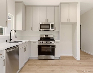2155 Euclid Avenue - Photo Thumbnail 2