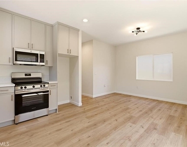 2155 Euclid Avenue - Photo Thumbnail 5