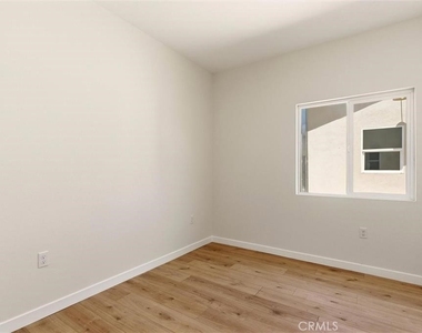2155 Euclid Avenue - Photo Thumbnail 12