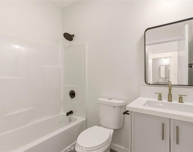 2155 Euclid Avenue - Photo Thumbnail 8