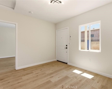 2155 Euclid Avenue - Photo Thumbnail 6