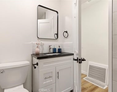 2151 Euclid Avenue - Photo Thumbnail 9