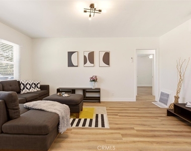 2151 Euclid Avenue - Photo Thumbnail 16