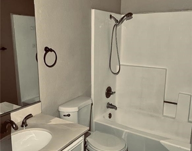 5640 Riverside Dr - Photo Thumbnail 5