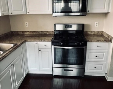 5640 Riverside Dr - Photo Thumbnail 3