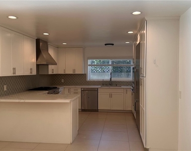1119 Mayflower - Photo Thumbnail 3