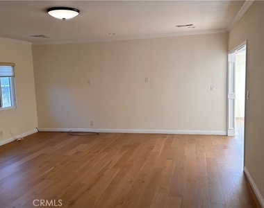 1119 Mayflower - Photo Thumbnail 2
