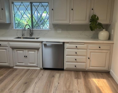 930 Lee Lane - Photo Thumbnail 4