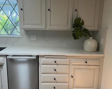 930 Lee Lane - Photo Thumbnail 3