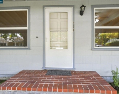 517 Shelly Dr - Photo Thumbnail 3