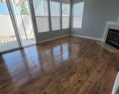 577 Rockingham Way - Photo Thumbnail 7