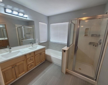 577 Rockingham Way - Photo Thumbnail 9
