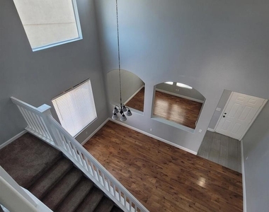 577 Rockingham Way - Photo Thumbnail 12