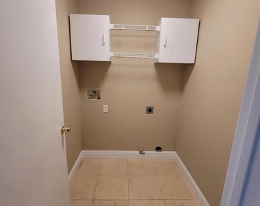 577 Rockingham Way - Photo Thumbnail 22