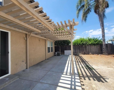 577 Rockingham Way - Photo Thumbnail 3