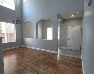 577 Rockingham Way - Photo Thumbnail 8