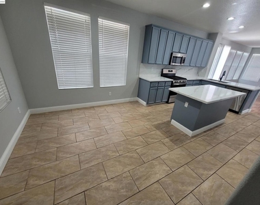 577 Rockingham Way - Photo Thumbnail 4