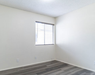 3210 Chapman Street - Photo Thumbnail 6