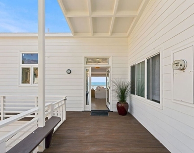 24742 Malibu Road - Photo Thumbnail 11