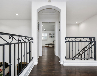 15525 Morrison Street - Photo Thumbnail 11