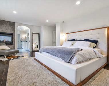 15525 Morrison Street - Photo Thumbnail 18