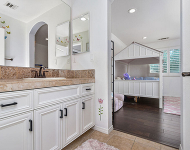 15525 Morrison Street - Photo Thumbnail 16