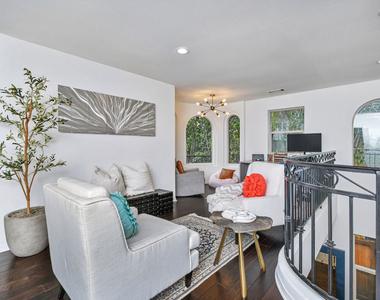 15525 Morrison Street - Photo Thumbnail 12