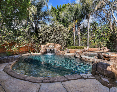 15525 Morrison Street - Photo Thumbnail 21