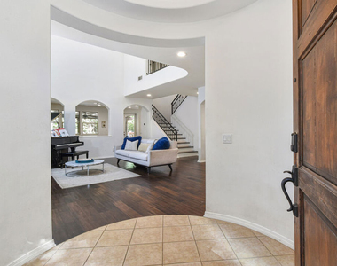 15525 Morrison Street - Photo Thumbnail 2