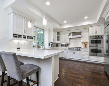 15525 Morrison Street - Photo Thumbnail 6
