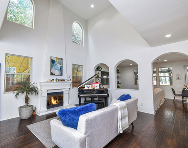 15525 Morrison Street - Photo Thumbnail 3