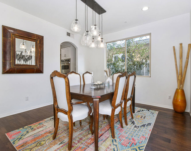 15525 Morrison Street - Photo Thumbnail 8