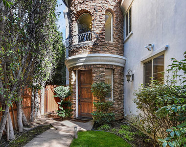 15525 Morrison Street - Photo Thumbnail 1