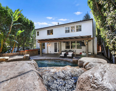 15525 Morrison Street - Photo Thumbnail 24