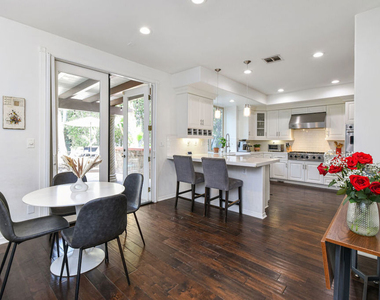 15525 Morrison Street - Photo Thumbnail 5