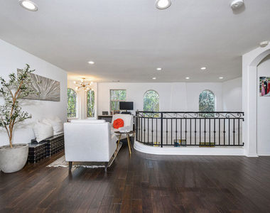 15525 Morrison Street - Photo Thumbnail 13