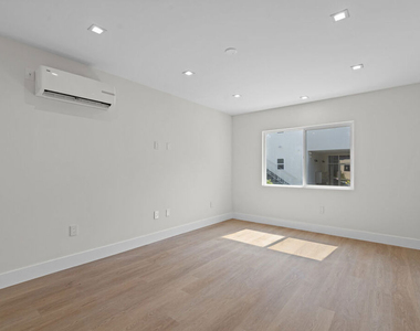420 S Sepulveda Boulevard - Photo Thumbnail 2