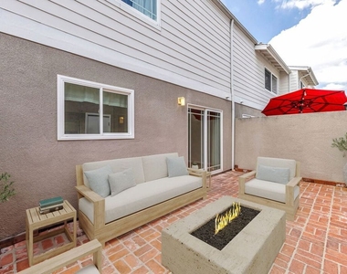 10239 White Oak Avenue - Photo Thumbnail 7