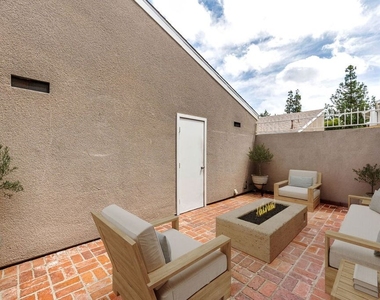 10239 White Oak Avenue - Photo Thumbnail 8