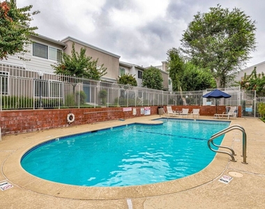 10239 White Oak Avenue - Photo Thumbnail 18