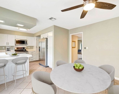 10239 White Oak Avenue - Photo Thumbnail 5