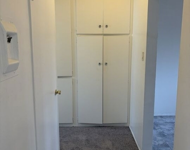 510 W Hyde Park Boulevard - Photo Thumbnail 2
