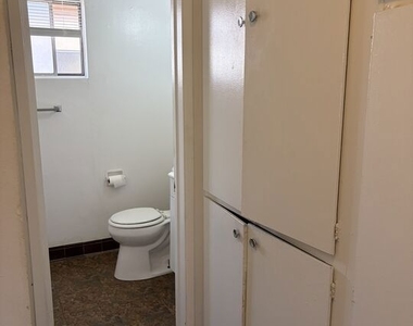 510 W Hyde Park Boulevard - Photo Thumbnail 3