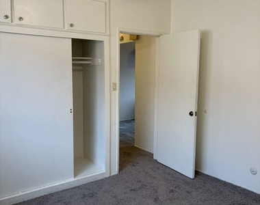 510 W Hyde Park Boulevard - Photo Thumbnail 6