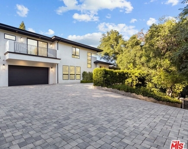 17401 Rancho Street - Photo Thumbnail 3