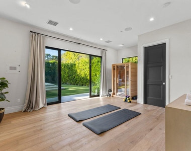17401 Rancho Street - Photo Thumbnail 27
