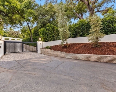 17401 Rancho Street - Photo Thumbnail 2