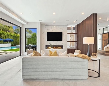 17401 Rancho Street - Photo Thumbnail 9